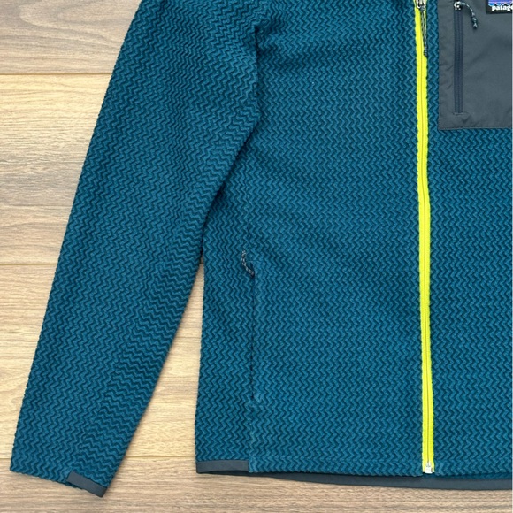 Patagonia R1 Air Full-Zip Hoody in CTRB - Crater Blue Size Medium - Picture 4 of 16